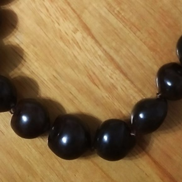 Hawaiian Kukui Tree Nut Lei Ribbon Tie Nec… - Picture 3 of 3